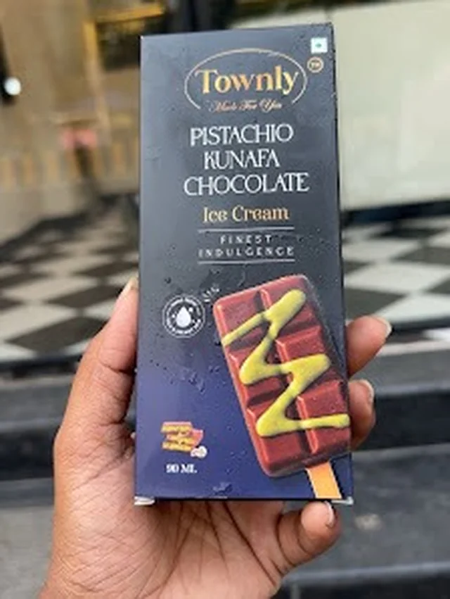 Townly Chocolate Pistachio Kunafa 90ml packaging box